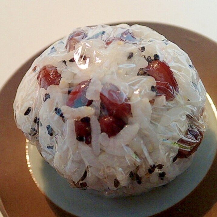 蒸し小豆で なんちゃって赤飯おにぎり レシピ 作り方 By ぷ みぃまま 楽天レシピ 蒸し小豆で なんちゃって赤飯おにぎり レシピ 作り方 By ぷ みぃまま 楽天レシピ